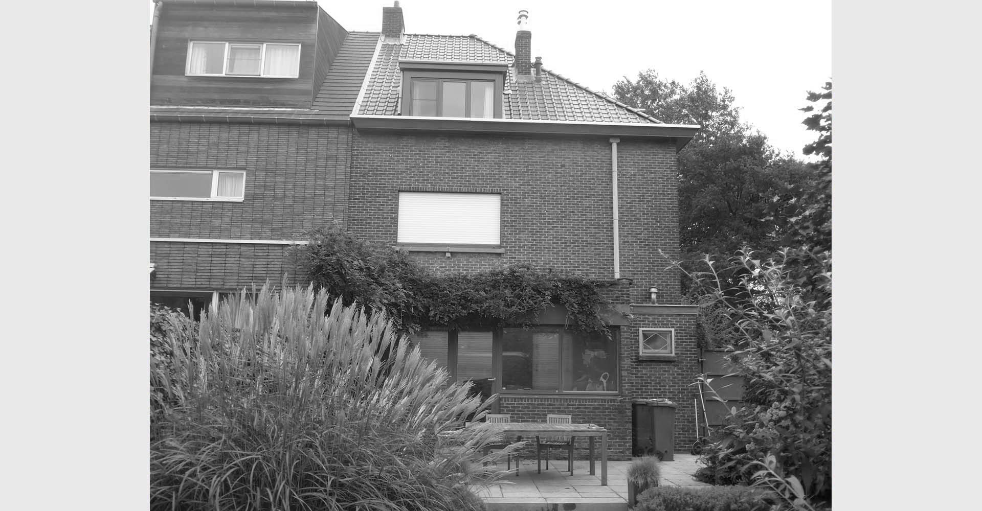 Keuken-met-zicht-op-tuin_VOOR
